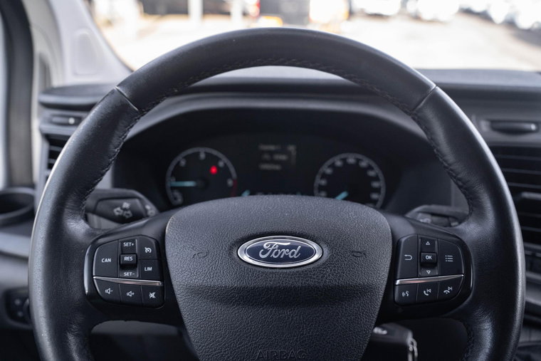 Vehicle Image 23
