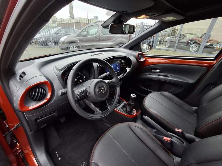 Vehicle Image 12