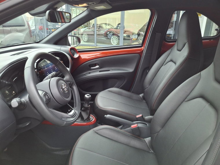 Vehicle Image 13