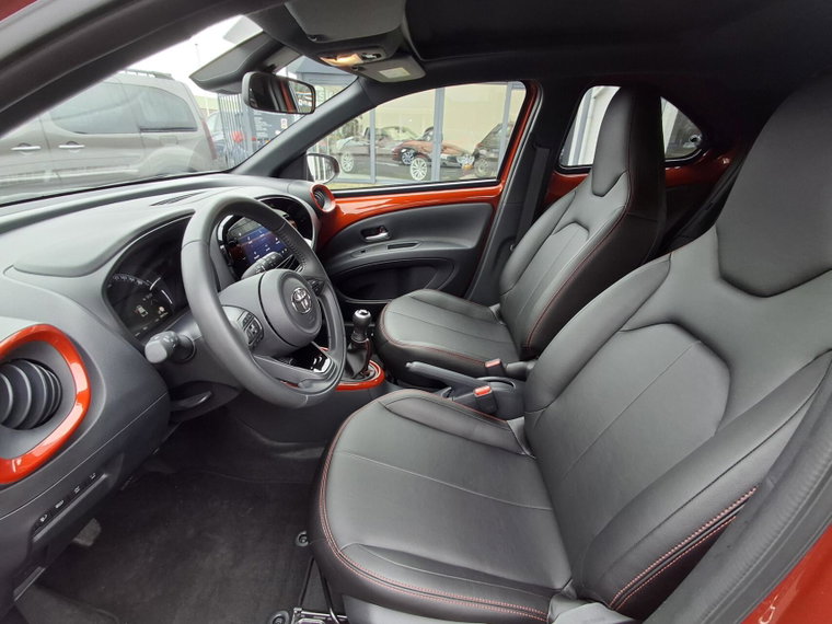 Vehicle Image 14