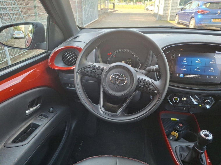Vehicle Image 35