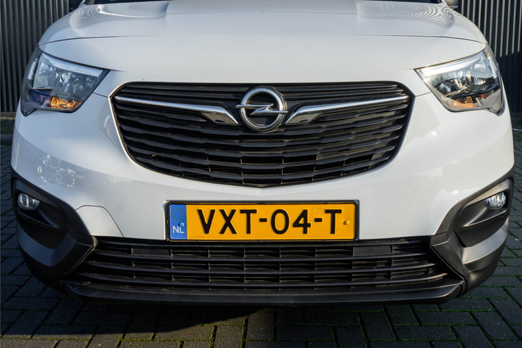 Vehicle Image 25