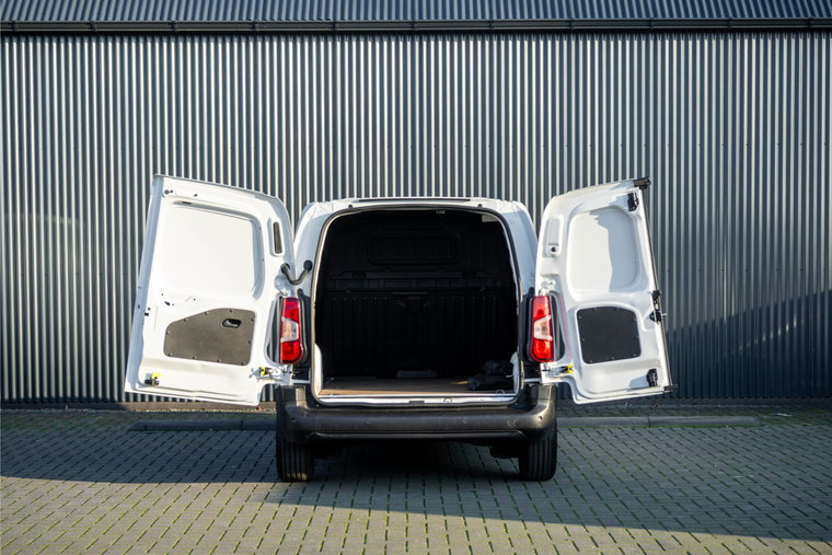 Vehicle Image 9