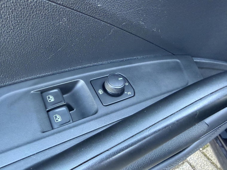 Vehicle Image 26