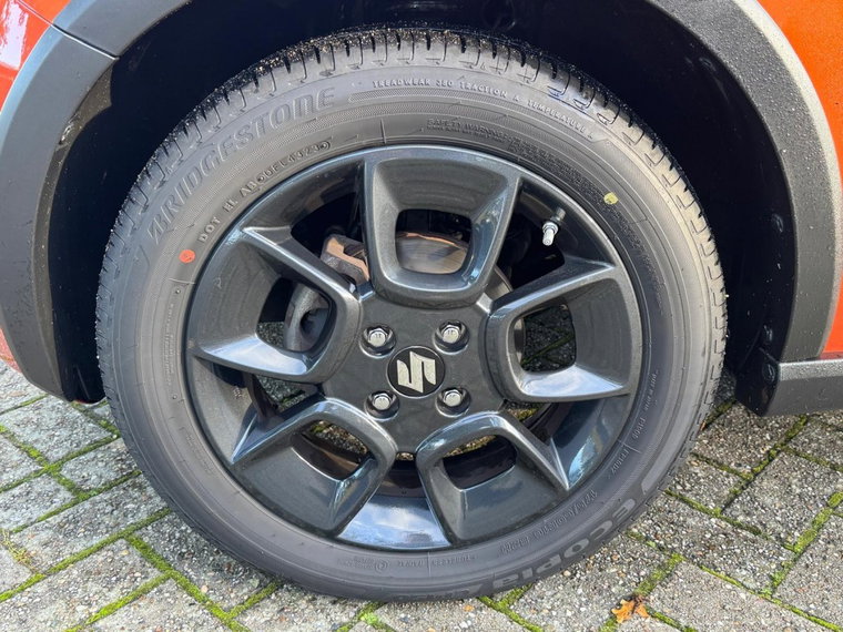Vehicle Image 15