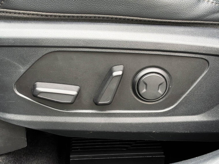 Vehicle Image 29