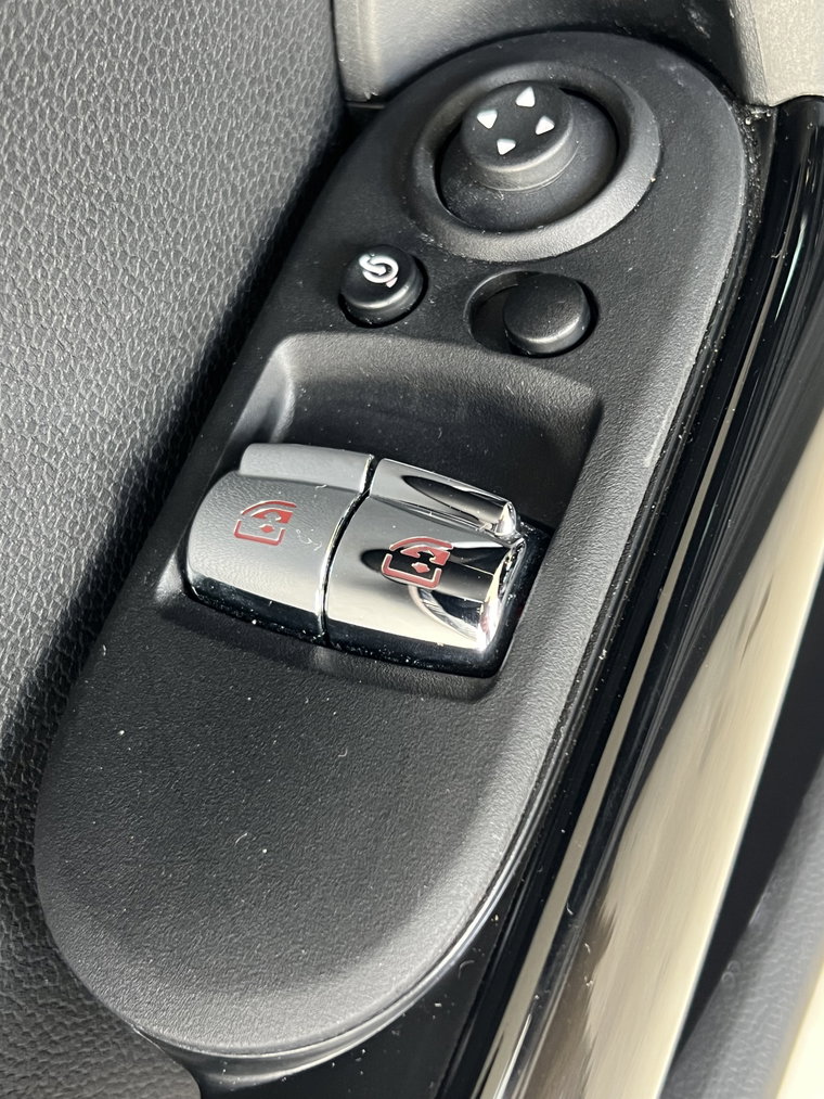 Vehicle Image 28