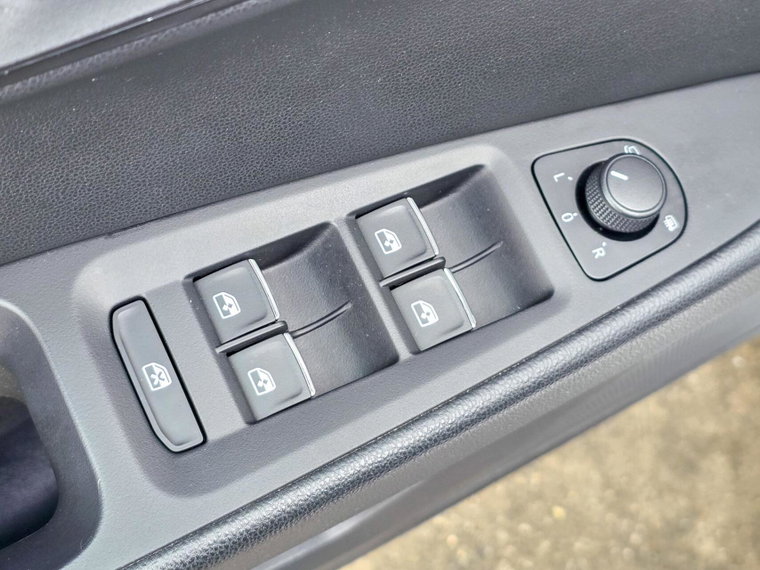 Vehicle Image 28