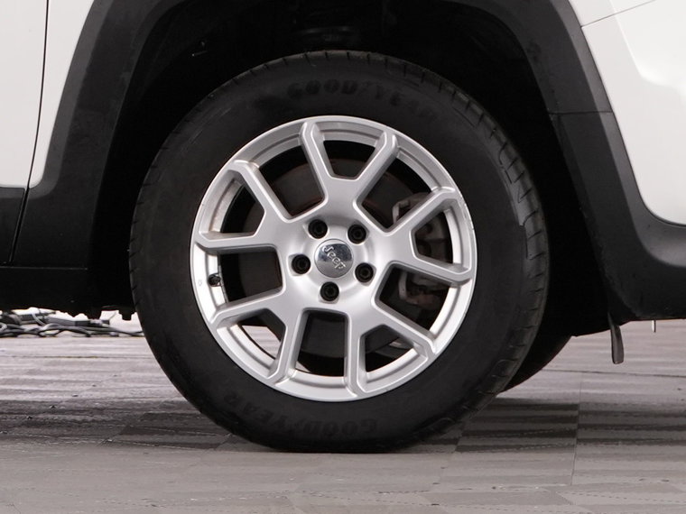 Vehicle Image 40