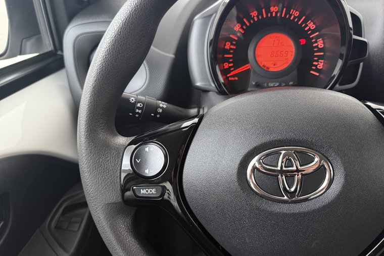 Vehicle Image 16