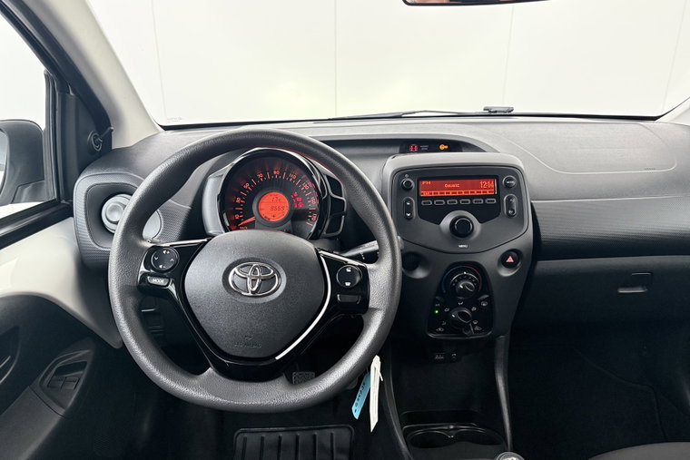 Vehicle Image 8