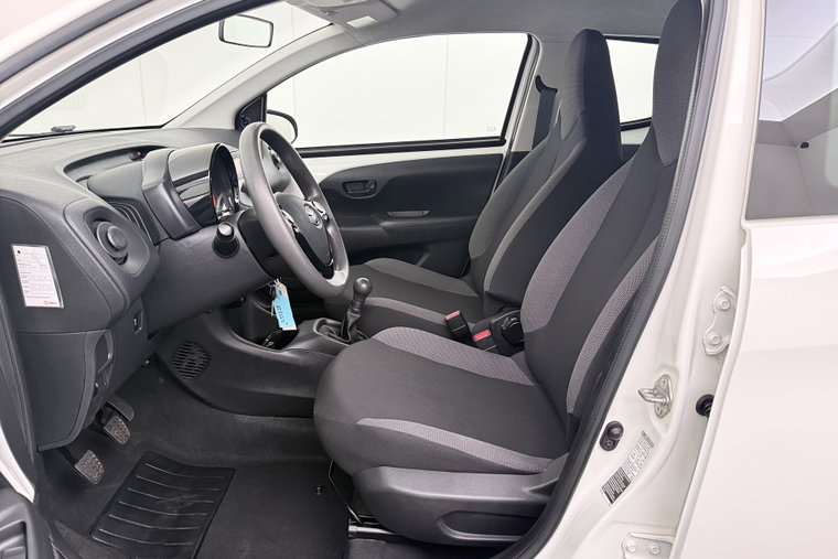 Vehicle Image 10