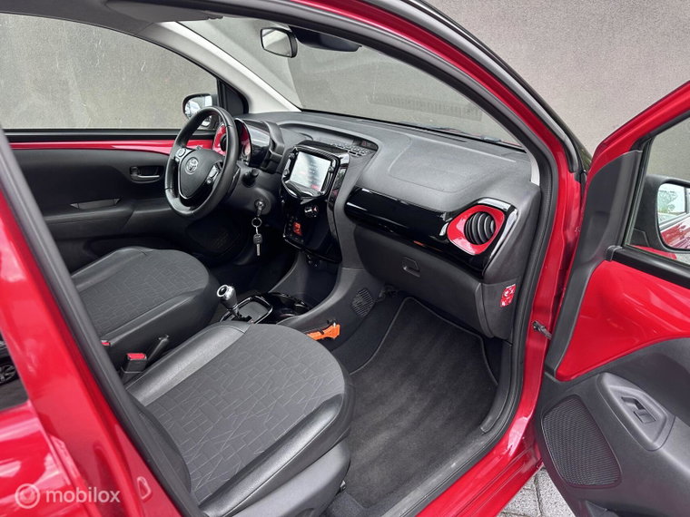 Vehicle Image 16
