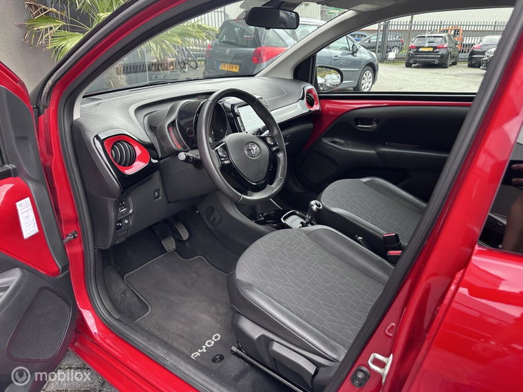Vehicle Image 10