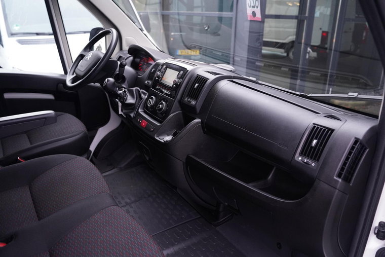 Vehicle Image 33