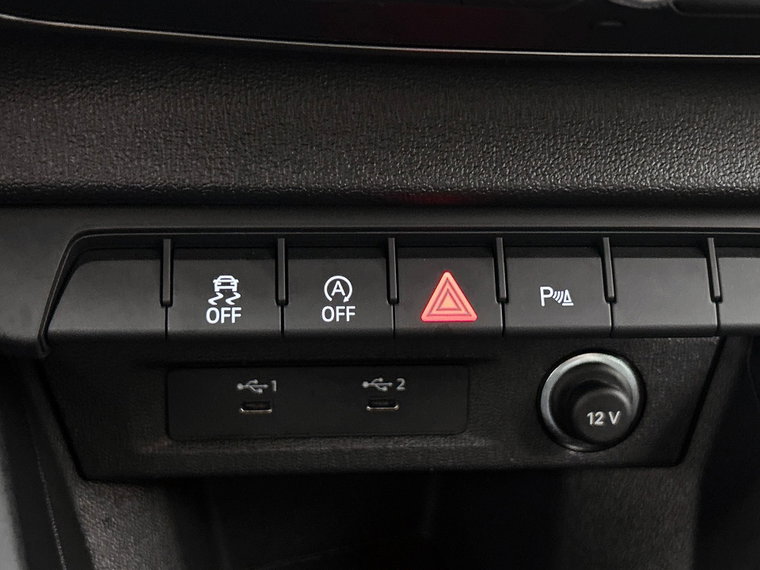 Vehicle Image 32