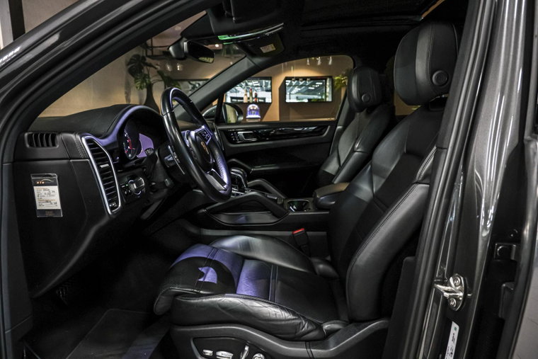 Vehicle Image 9