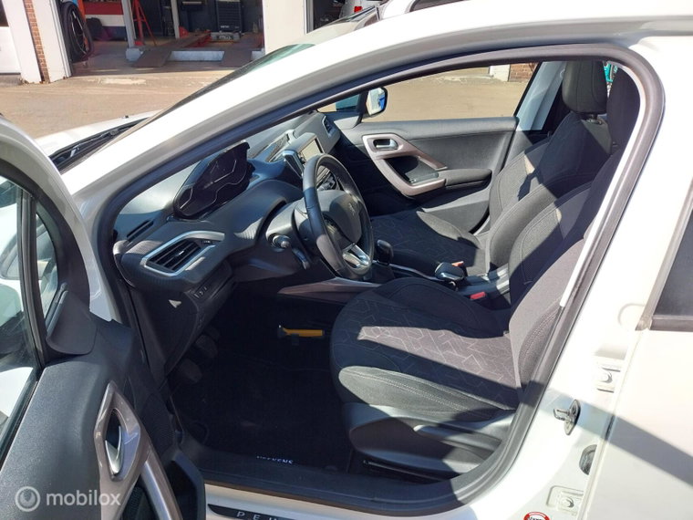 Vehicle Image 11