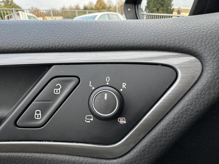 Vehicle Image 38