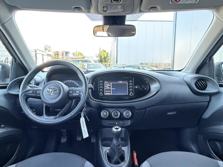 Vehicle Image 9