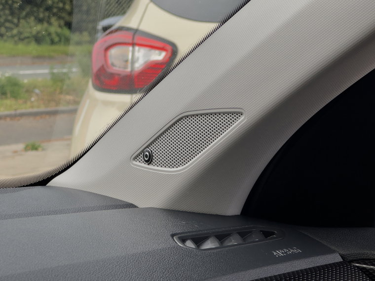 Vehicle Image 25