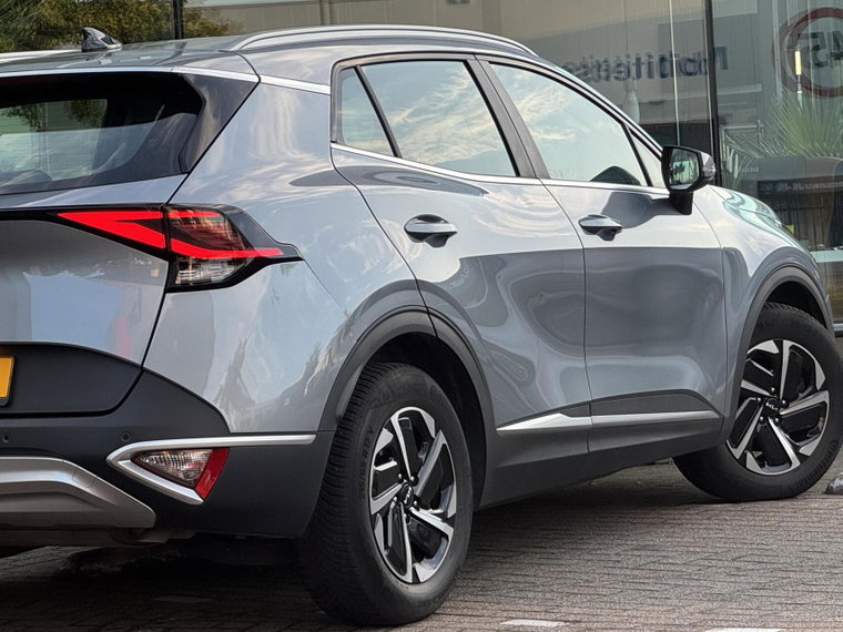 Vehicle Image 11