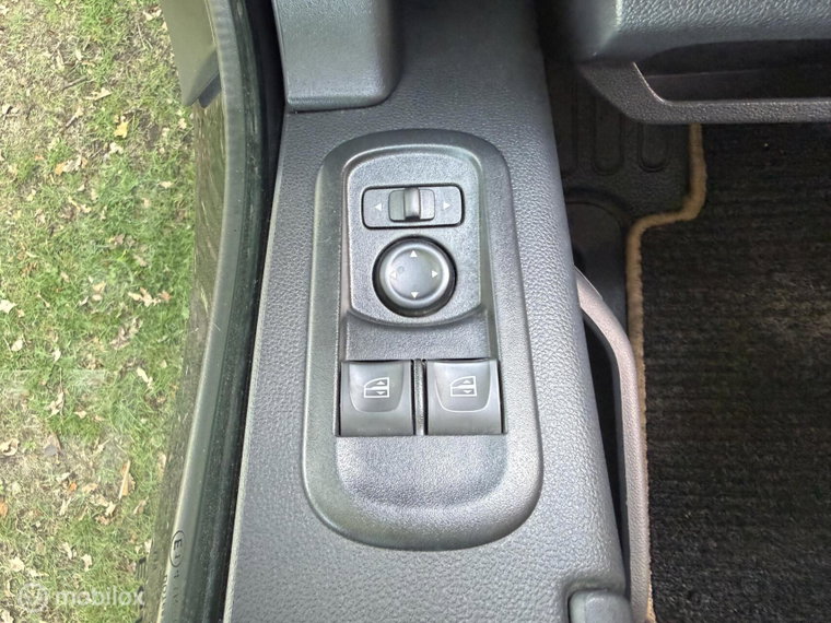 Vehicle Image 24
