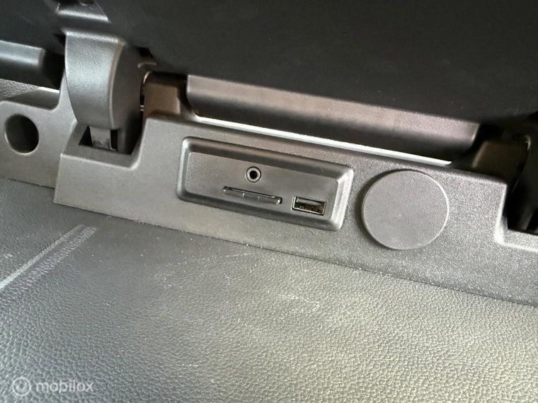 Vehicle Image 26