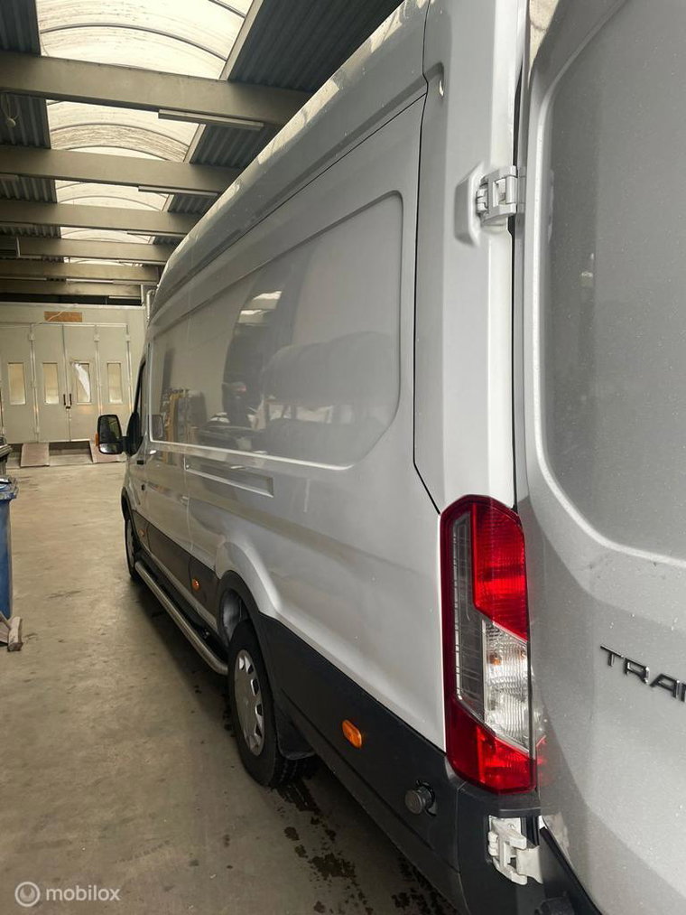 Vehicle Image 9