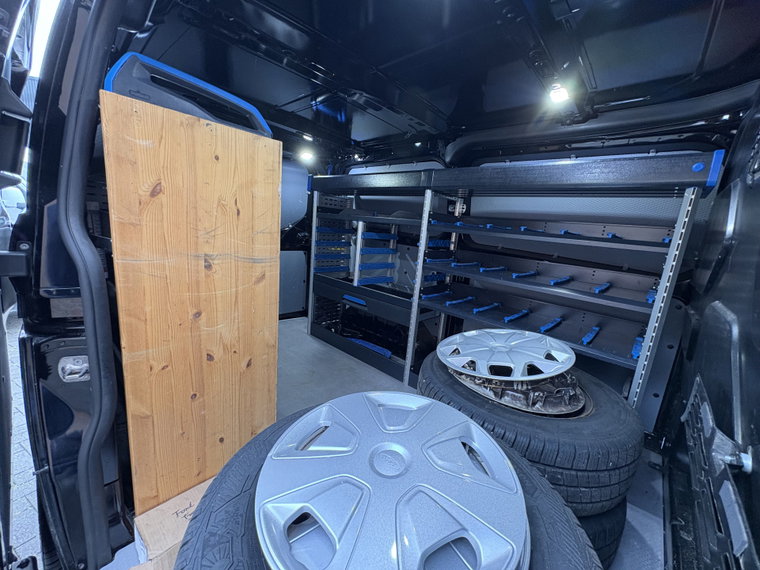 Vehicle Image 30