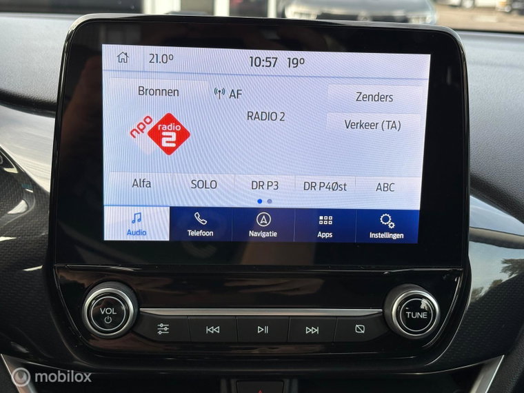 Vehicle Image 25