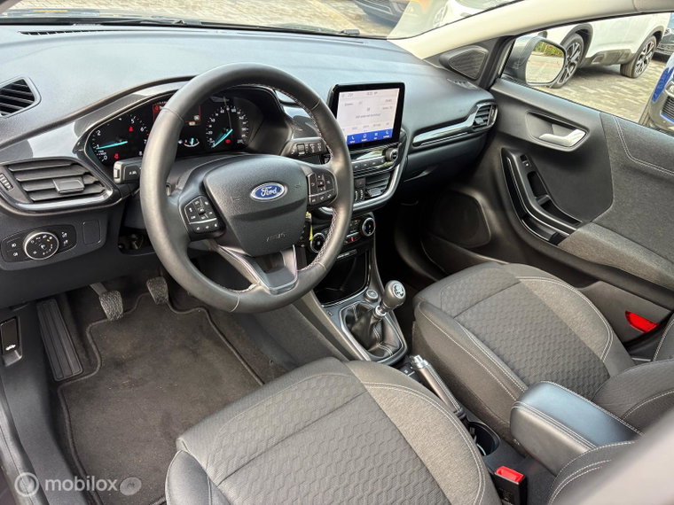 Vehicle Image 9