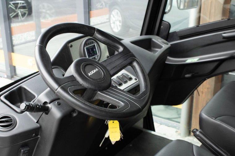 Vehicle Image 12