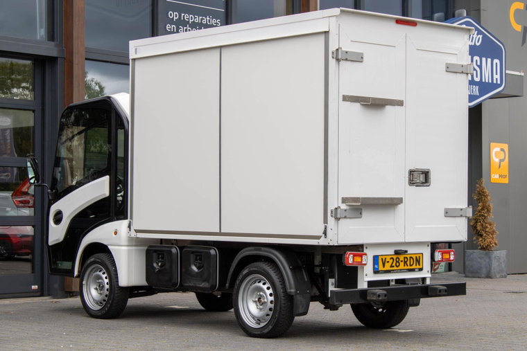 Vehicle Image 6