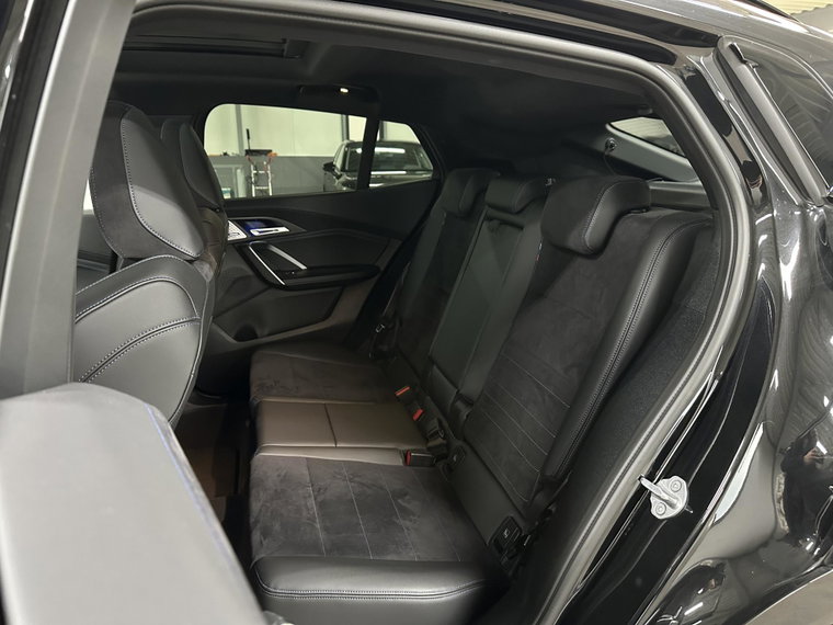 Vehicle Image 32