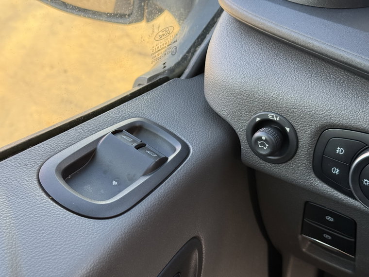 Vehicle Image 32
