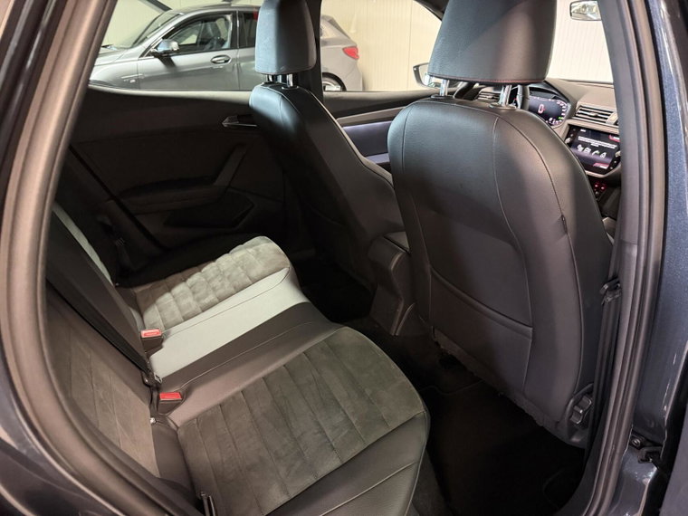 Vehicle Image 37