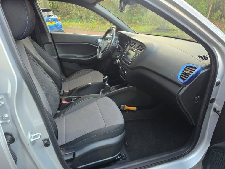 Vehicle Image 17