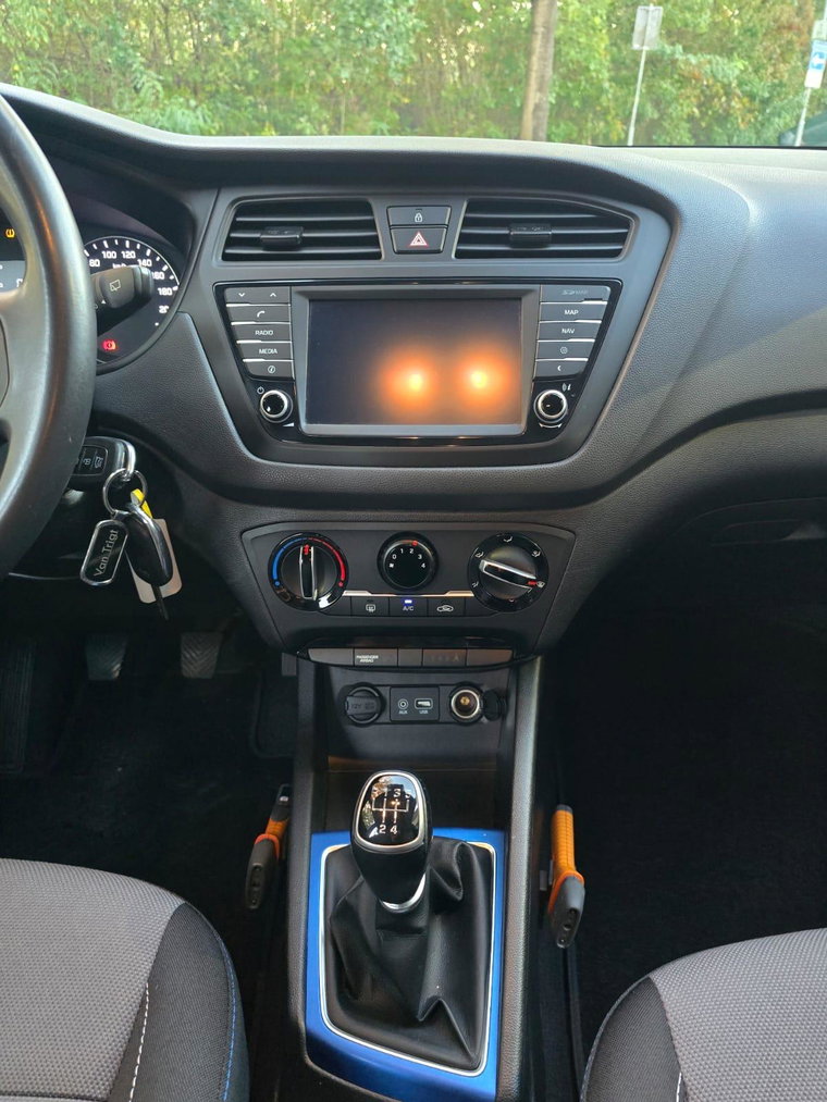 Vehicle Image 25