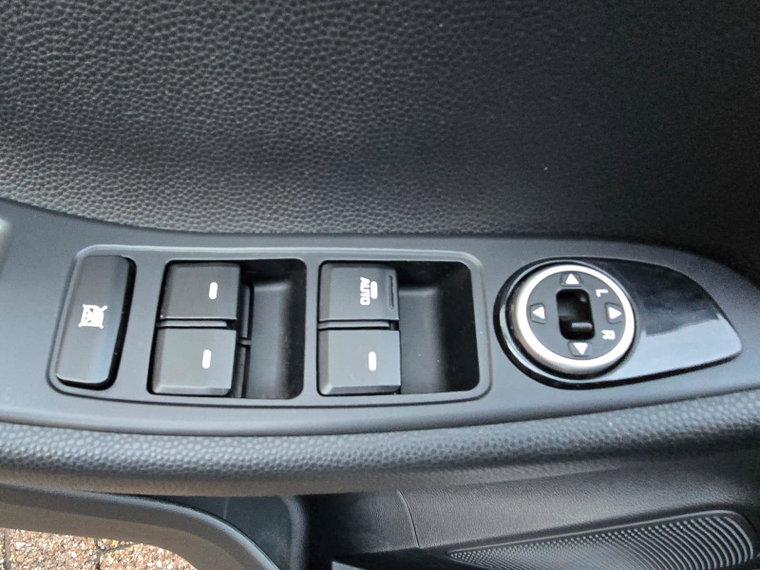 Vehicle Image 32