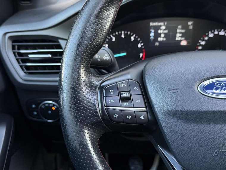 Vehicle Image 32