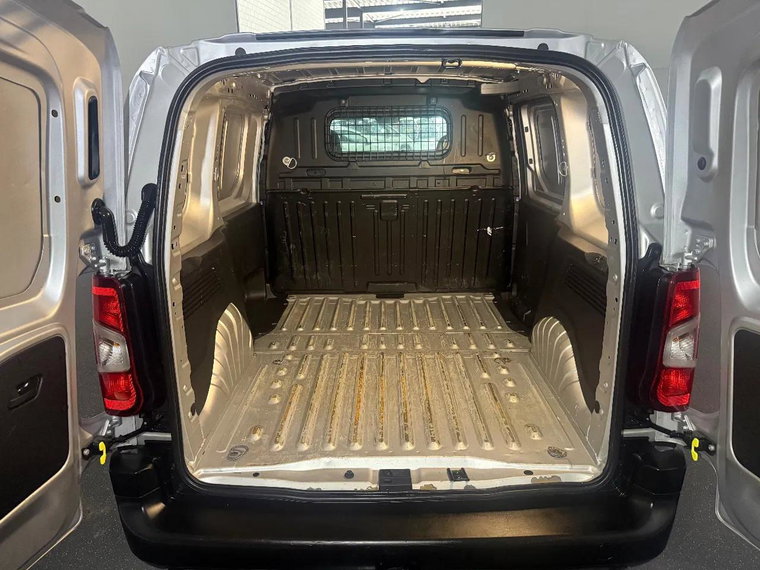 Vehicle Image 13