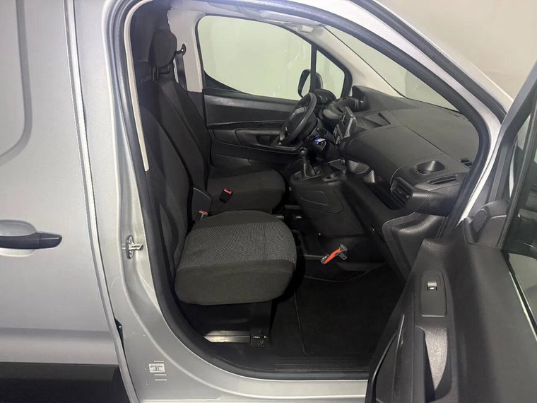 Vehicle Image 17