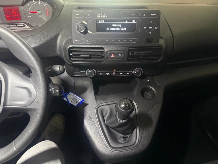 Vehicle Image 19