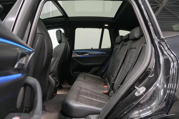 Vehicle Image 32