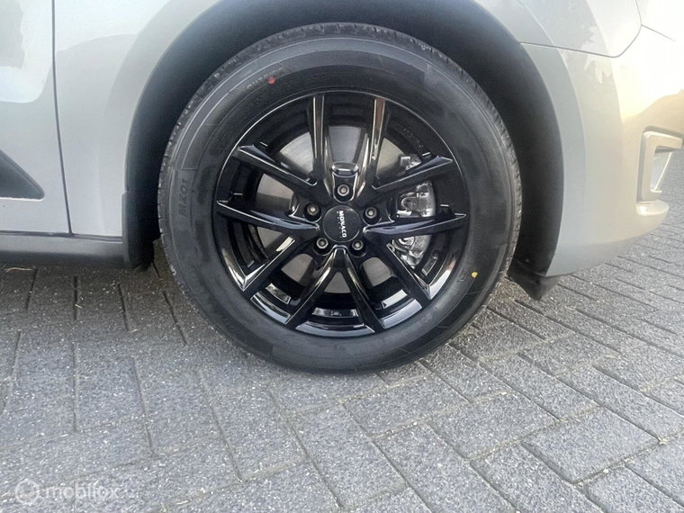 Vehicle Image 35