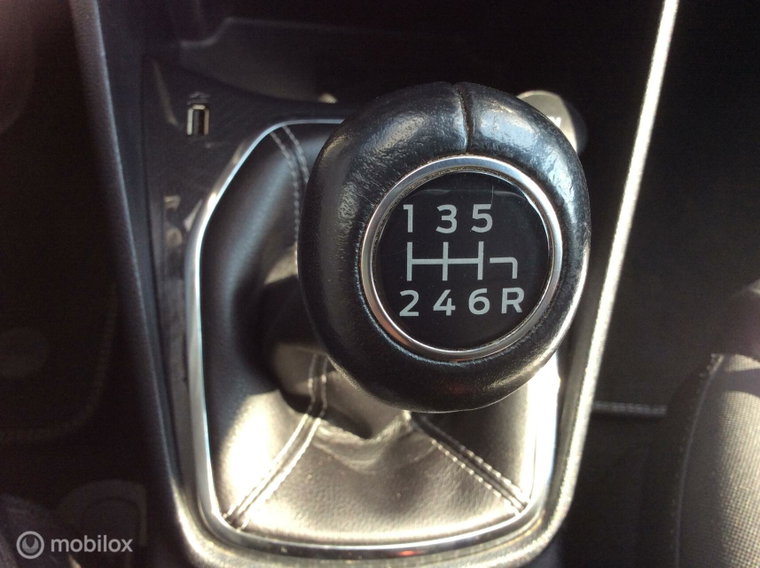 Vehicle Image 32