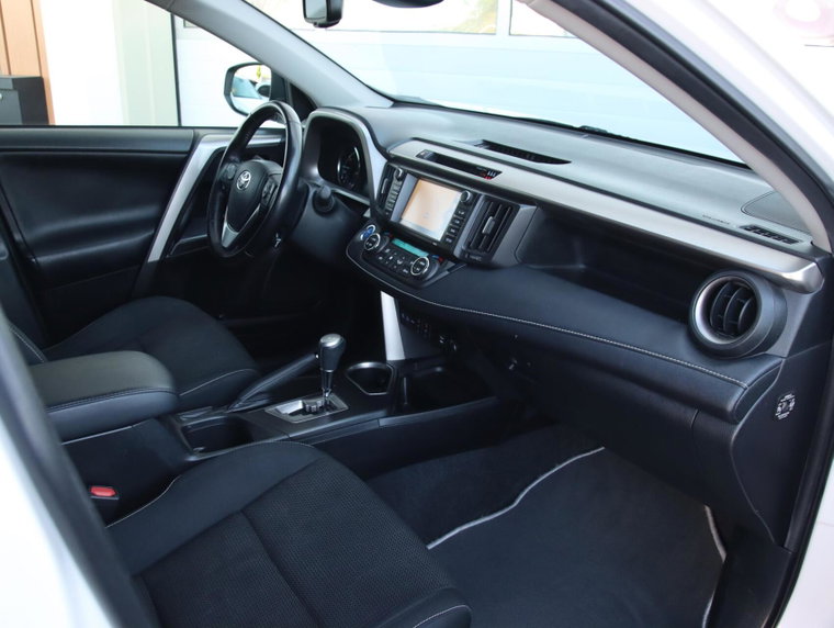 Vehicle Image 32