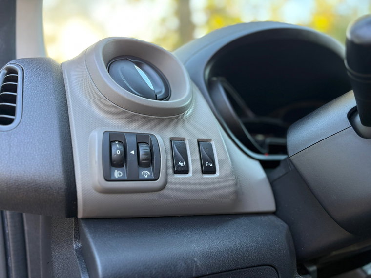 Vehicle Image 28