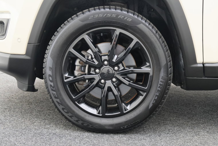 Vehicle Image 25